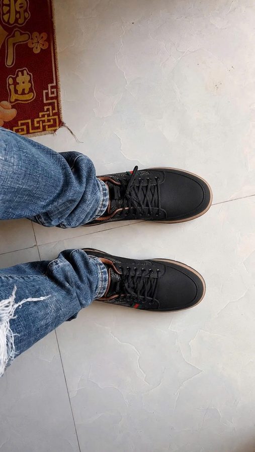 Khách đi giày 1626 phối jean